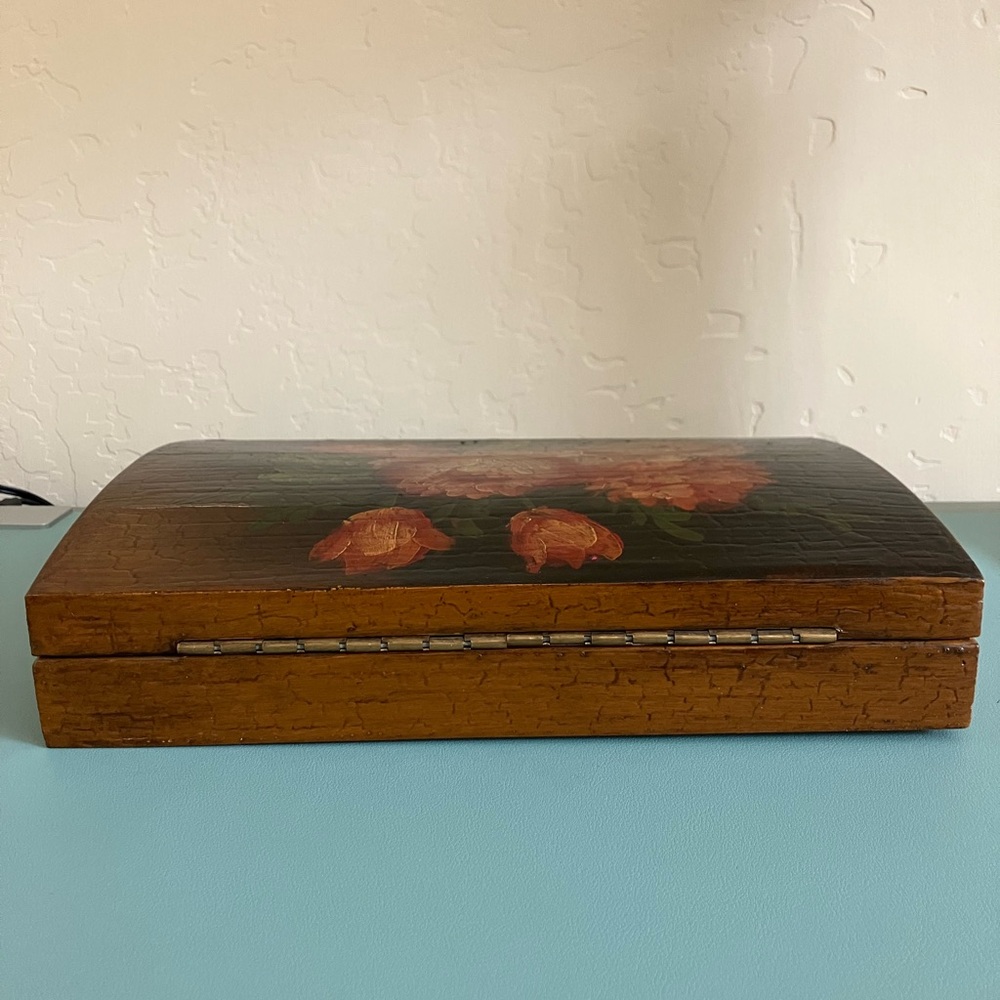 Vintage Hand-Painted Floral Wooden Jewelry Box. Hinged lid w/velvet interior. - Picture 3 of 5
